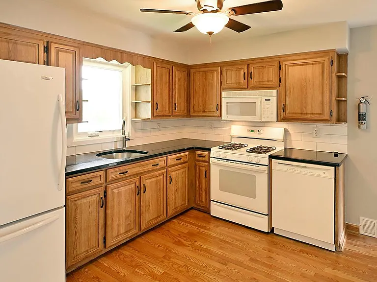 51 Macon Dr — Photo 5