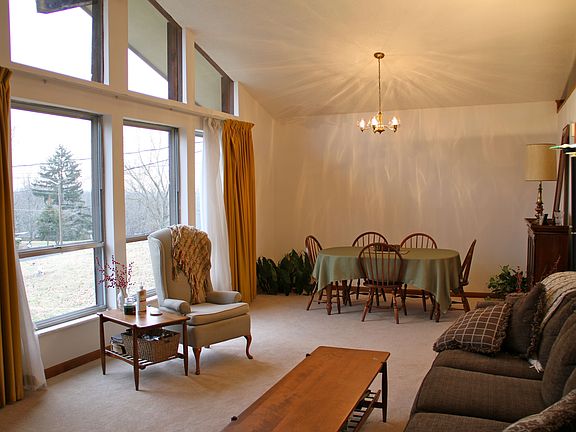 Living/Dining Area