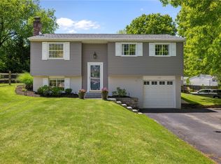 100 Briarwood Ln, Cranberry Township, PA 16066