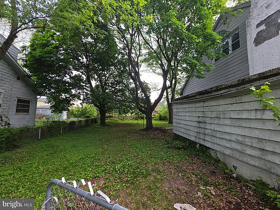 3rd image of 4405 Raspe Ave