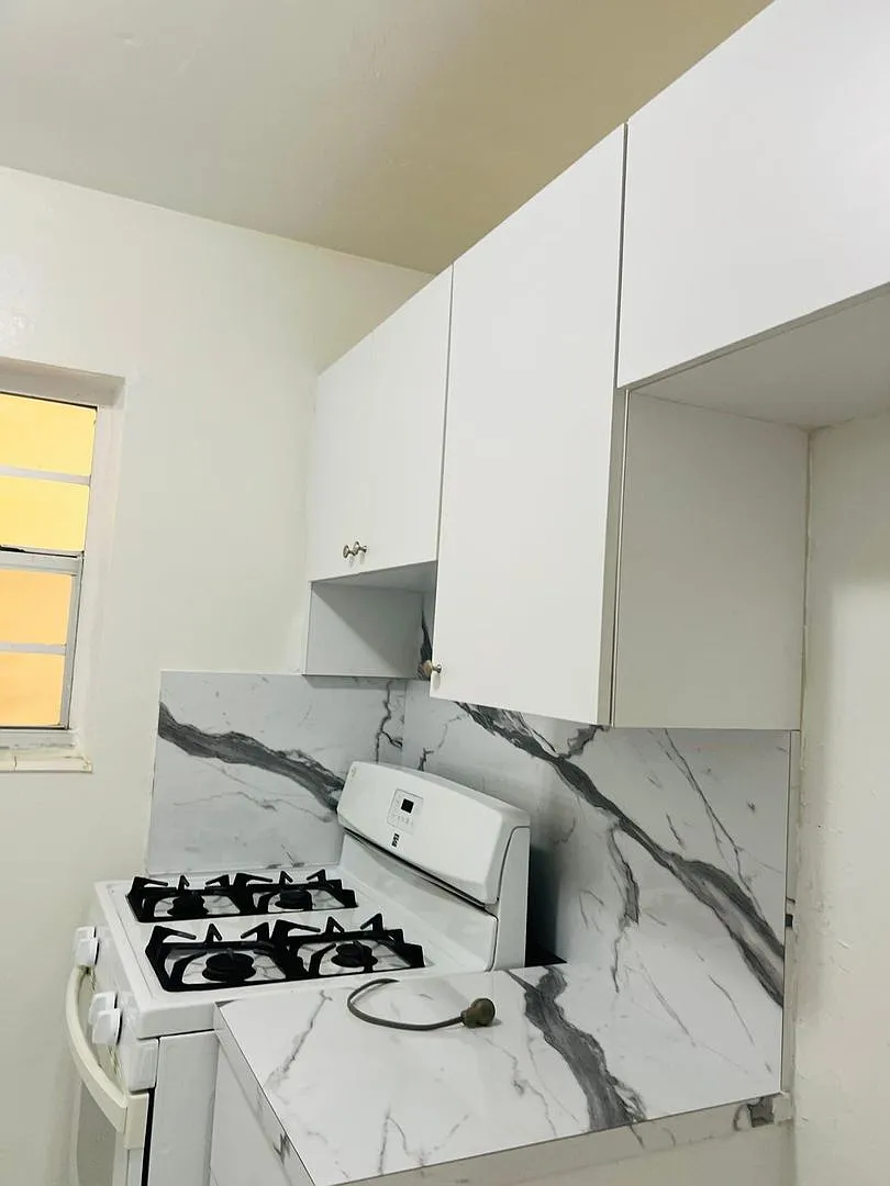 Jaclyn Apartments — Photo 1