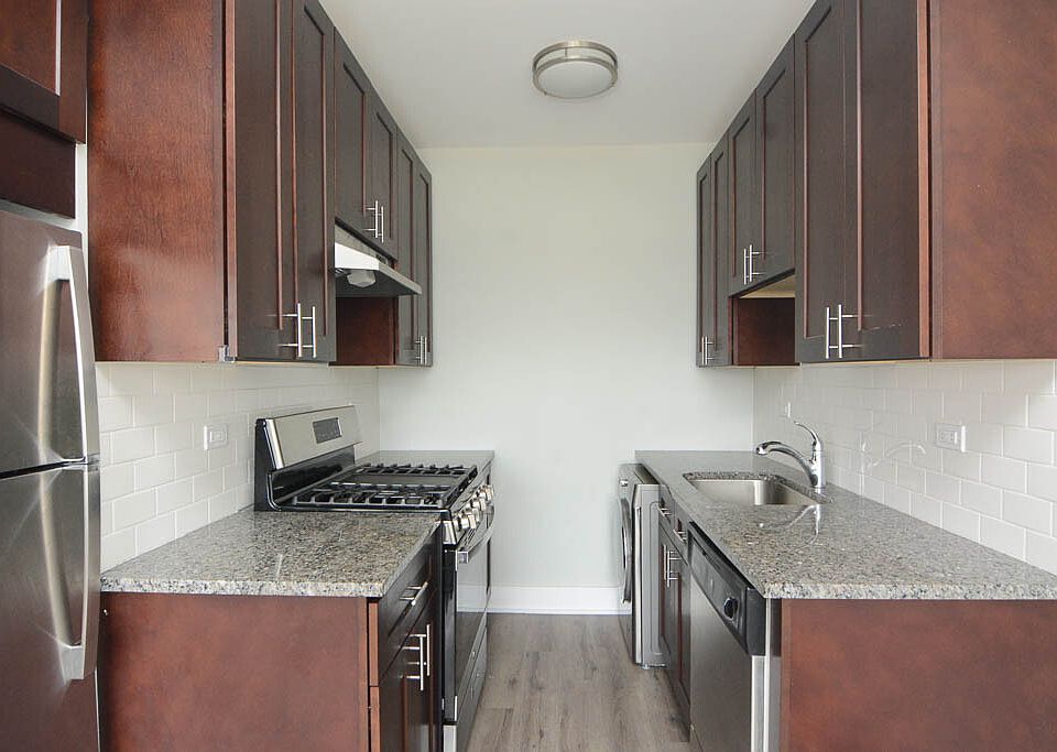 1st image of 725 Johnston Dr #21