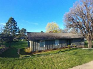 1405 E Edgewood Rd, Sioux Falls, SD 57103