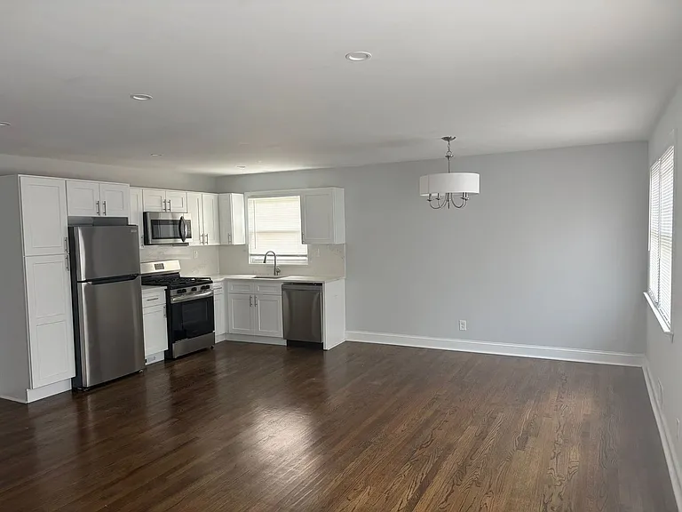 Jefferson Apartments — Photo 16