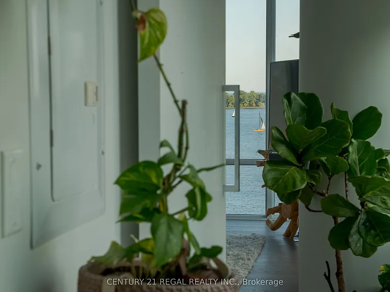 29 Queens Quay E #1014 — Photo 10
