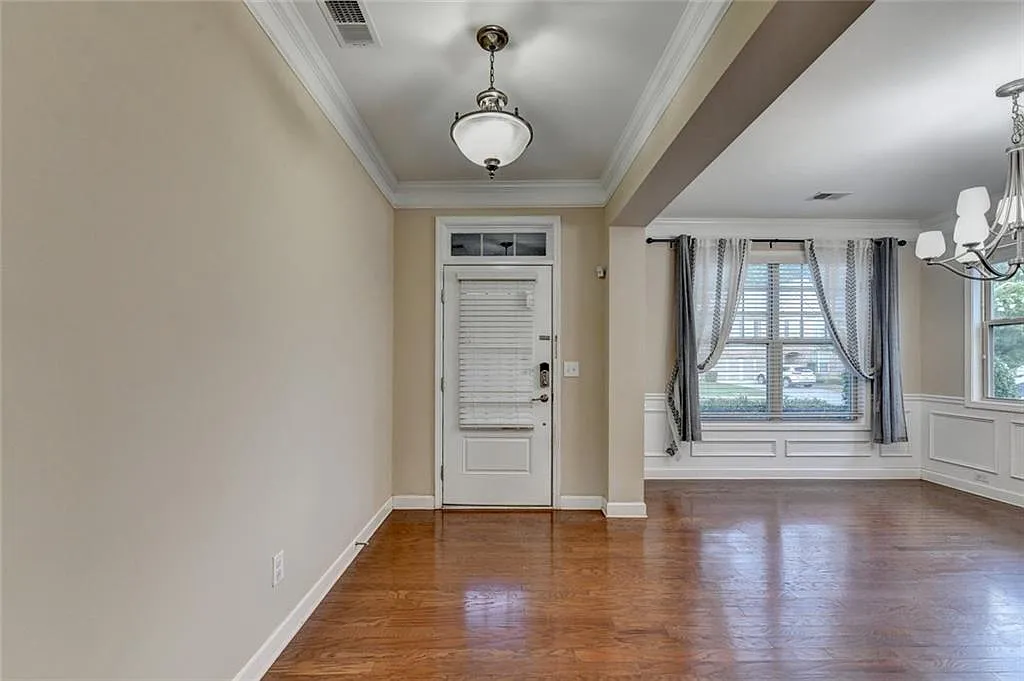 4 bed, 3.0 bath, 2907 sqft, $3,200 — Photo 3