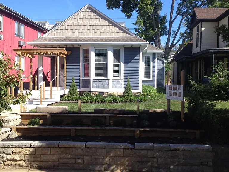 325 S Grant St — Photo 1