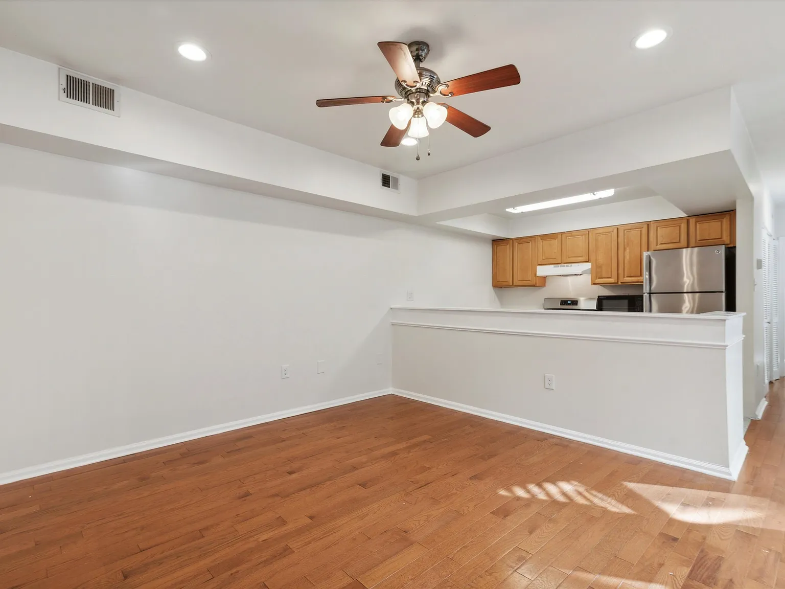 1 bed, 600 sqft, $1,450 — Photo 3