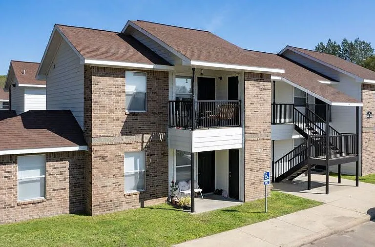 Grand Oaks Apartments — Photo 7