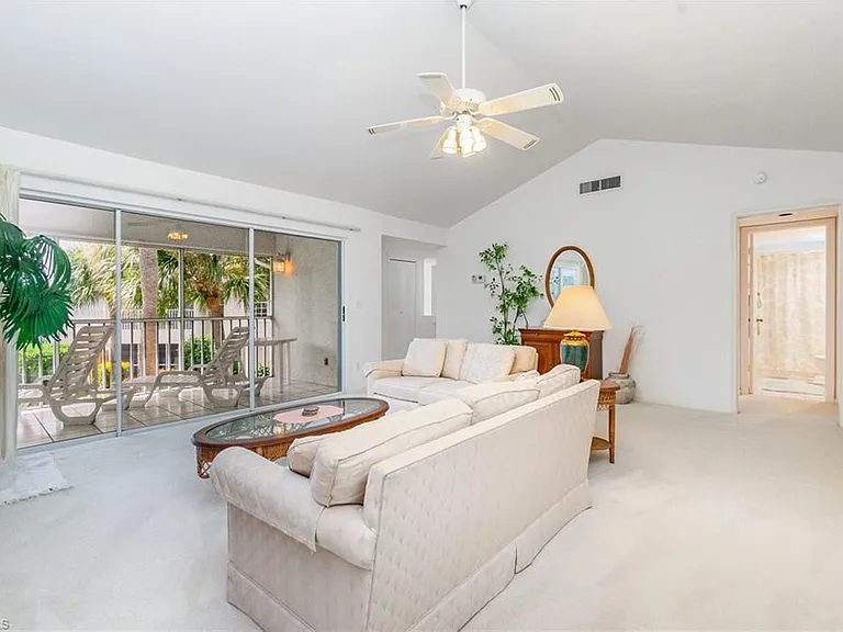 4111 Lake Forest Dr #523 — Photo 3