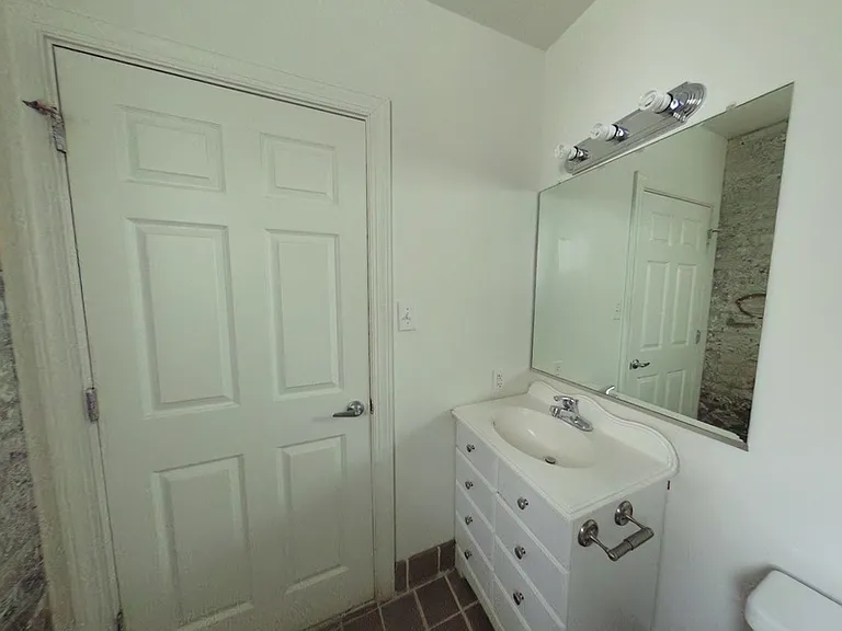 302 Goshen St #105 — Photo 4