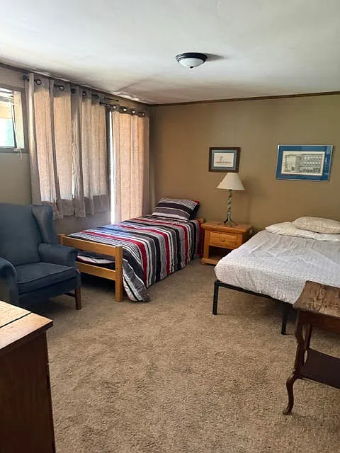5 bed, 1460 sqft, $4,400 — Photo 4