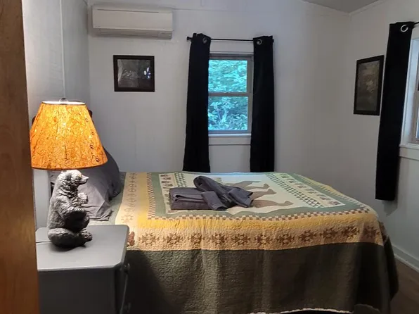 735 Hidden Trl, Franklin, NC 28734