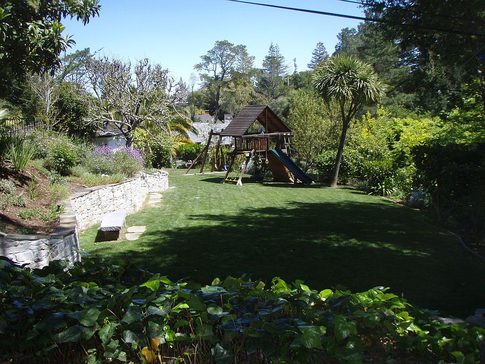Side Yard from fountain