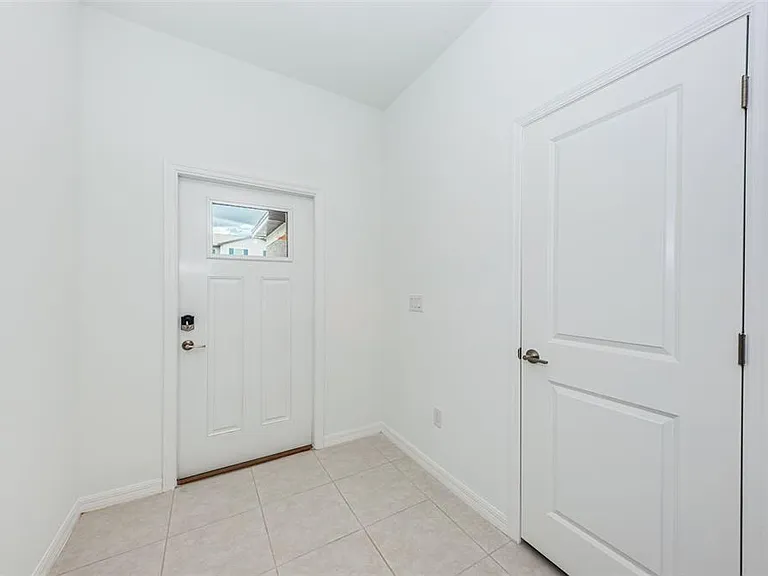 8327 Crescent Oaks Dr — Photo 6