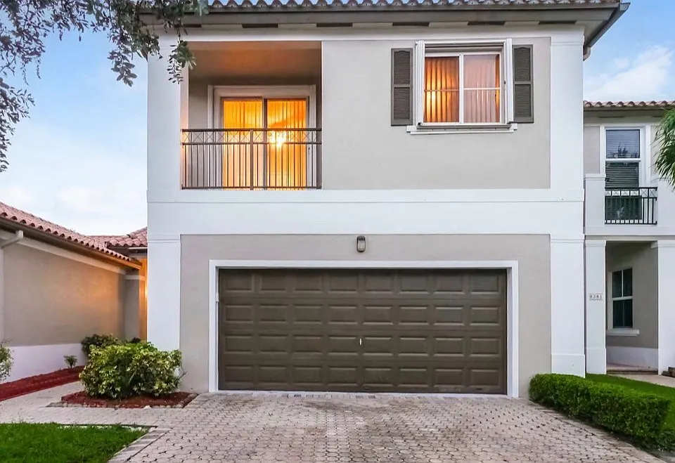 8386 NW 144th Ter