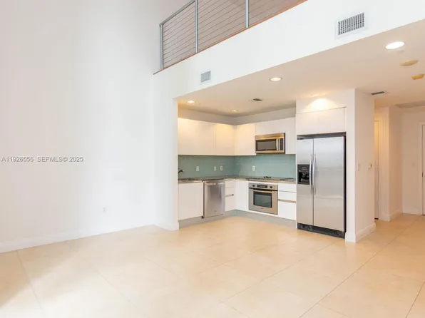 1050 Brickell Ave APT 606, Miami, FL 33131