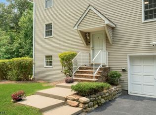 9 Brookstone Cir, Morris Plains, NJ 07950