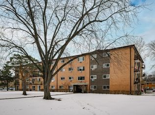 1019 N Boxwood Dr APT 107, Mount Prospect, IL 60056