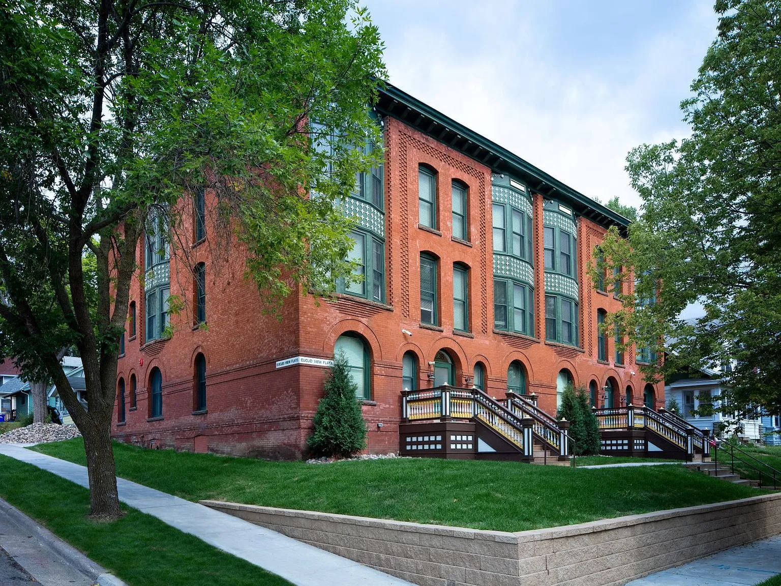 Euclid View Flats — Photo 2