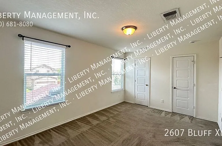 2607 Bluff Xing — Photo 26