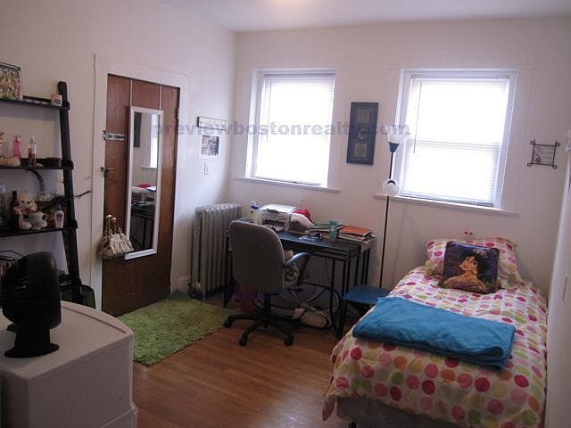 2nd image of 31 South St #263