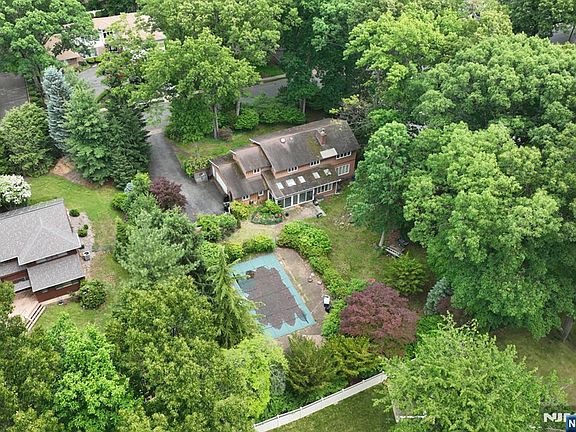 3rd image of 9 Lyncrest Dr