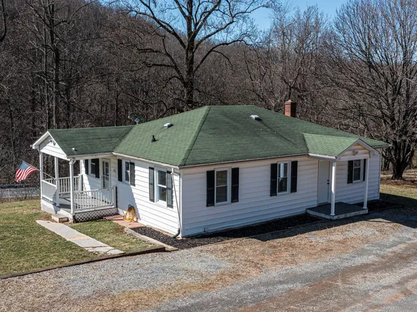 202 Summer Springs Ln, Paris, VA 20130