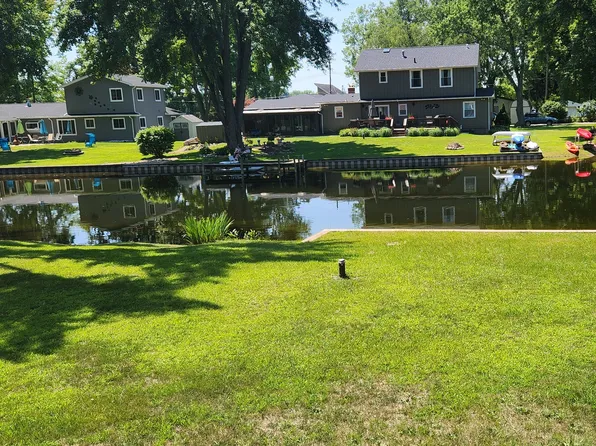 10022 Kress Rd, Pinckney, MI 48169