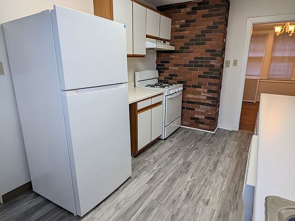 2nd image of 1451-1453 Barnsdale St #2L