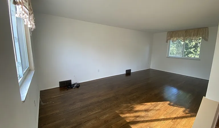 121 Lois Dr — Photo 3