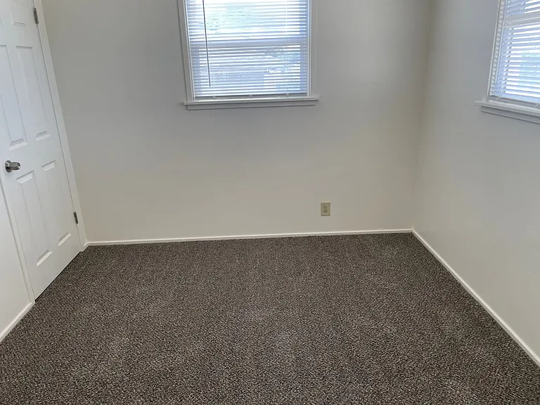 524 W Loop Dr — Photo 10