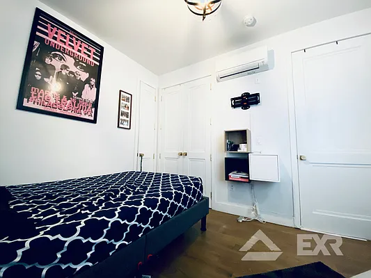 Rented by EXR | media 10