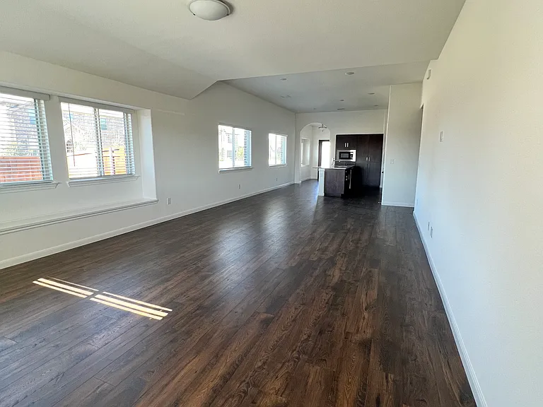 1204 Sumner St — Photo 9