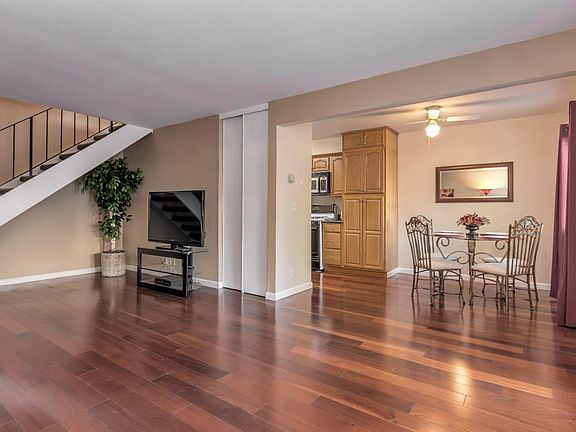 5th image of 3232 Parkhaven Dr