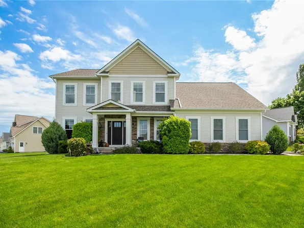 14 Fox Field Ln, West Henrietta, NY 14586