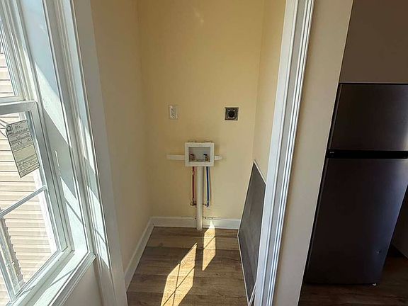5th image of 403 Vienna St #D