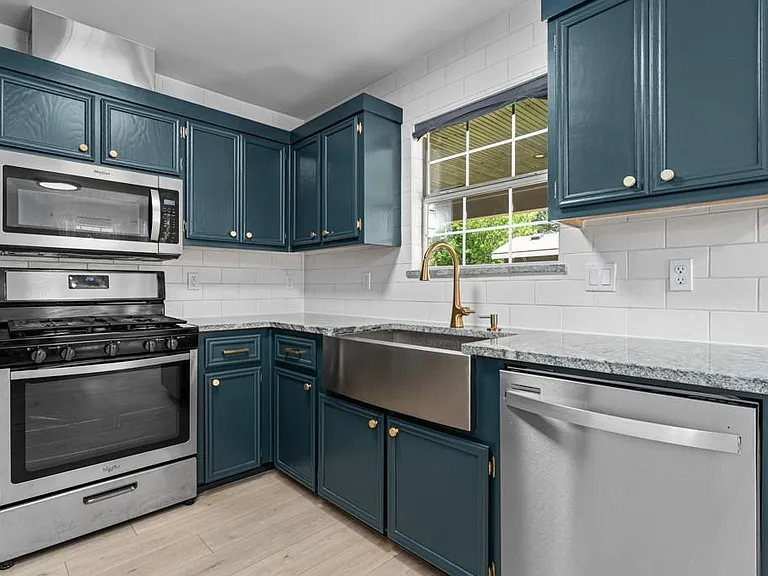 1409 Lantern Light Dr — Photo 1