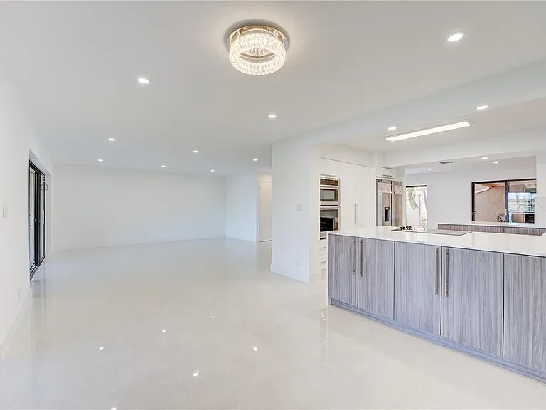 103 Saint Andrews Rd — Photo 25