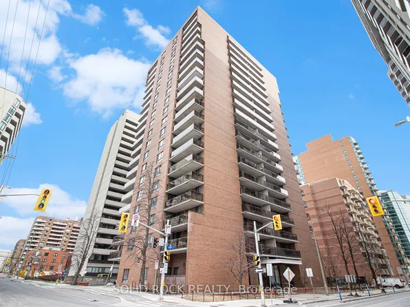 475 Laurier Ave W #1204, Ottawa, ON K1R 7X1