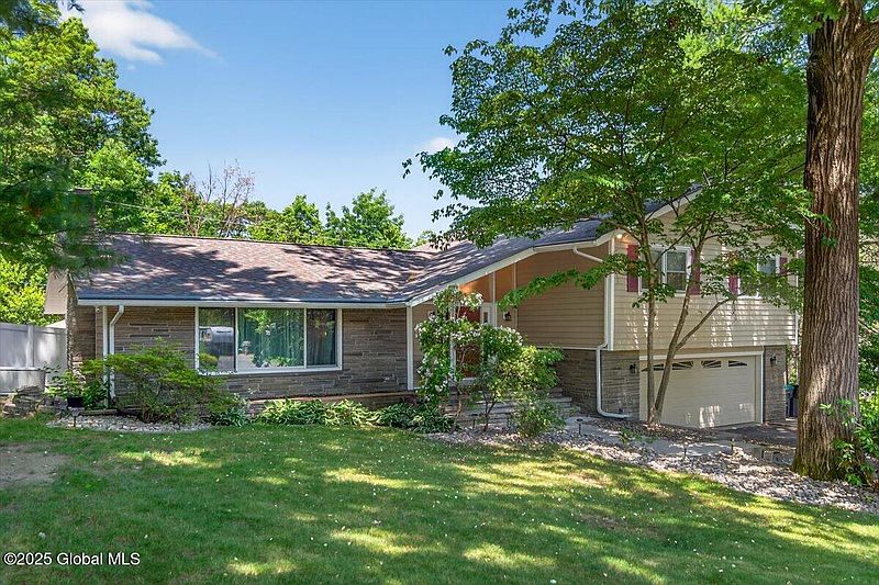 3rd image of 2295 Pinehaven Drive