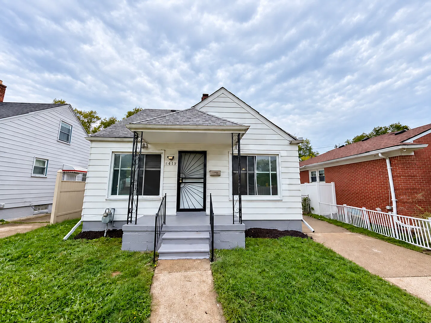 3 bed, 1.0 bath, 950 sqft, $1,300 — Photo 1