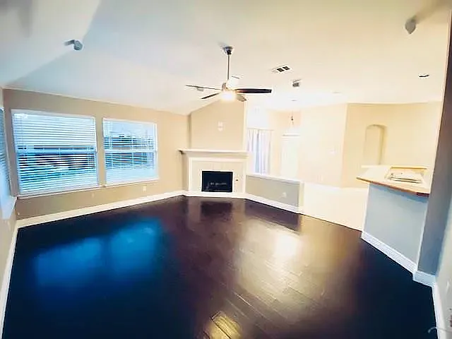 3 bed, 2145 sqft, $2,595 — Photo 3