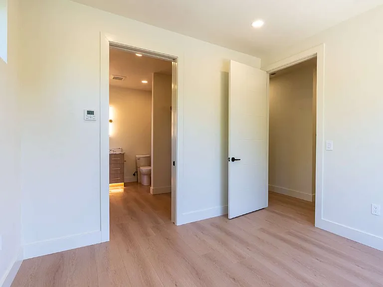 822 W 22nd Ave — Photo 52