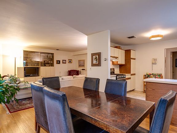 4th image of 74 Chestnut St