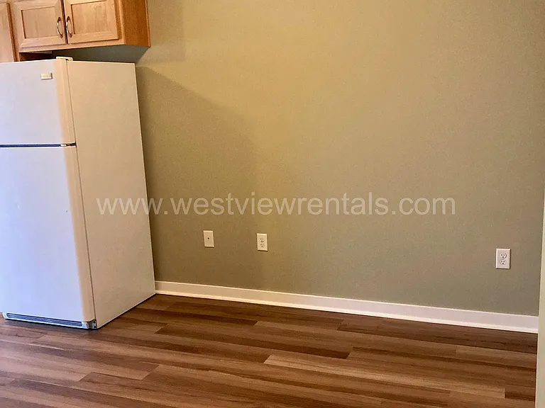 200 E Maple St — Photo 405