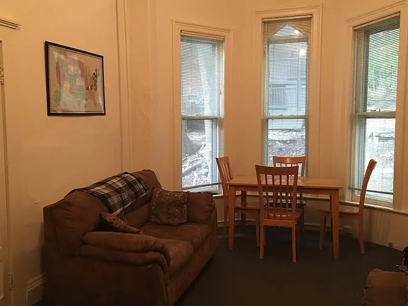 Building Photo - 105 Dewitt Pl #2