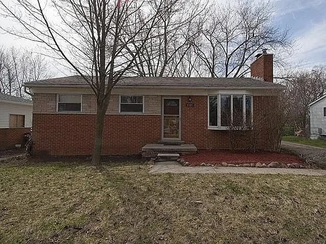 3320 Creek Dr photo 1