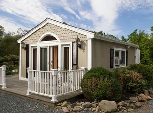 95 Coggeshall Ave, Newport, RI 02840