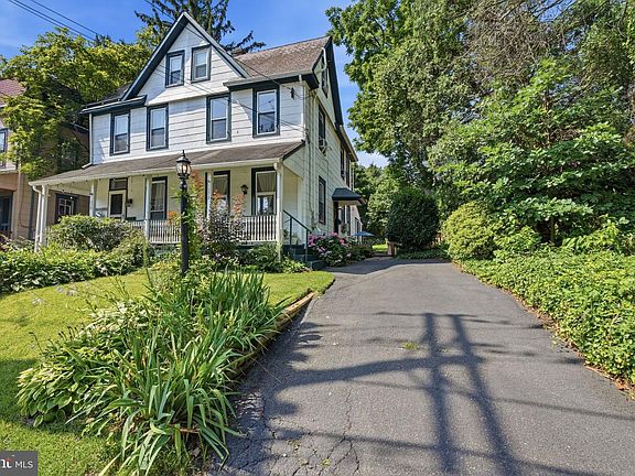 2nd image of 1272 Ashbourne Rd